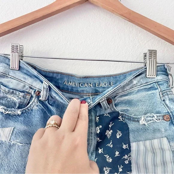 American Eagle Patchwork Rolled Hem Mom Jean Shorts Sz 2 - Picture 4 of 6